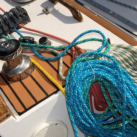 Ellinas Yacht Hotel en barco *