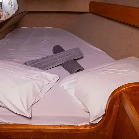 Ellinas Yacht Botel