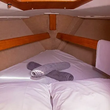 Hotel en barco Ellinas Yacht Kalamata