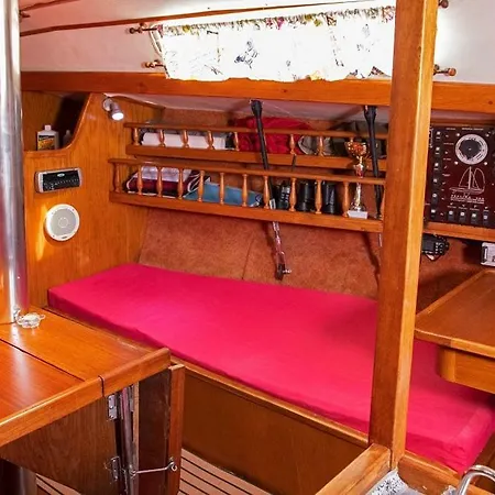 Ellinas Yacht Hotel en barco Kalamata